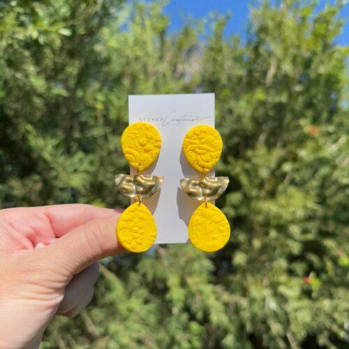 517584651_122120900030884696_5708932109436978713_n Apple and notebook dangle