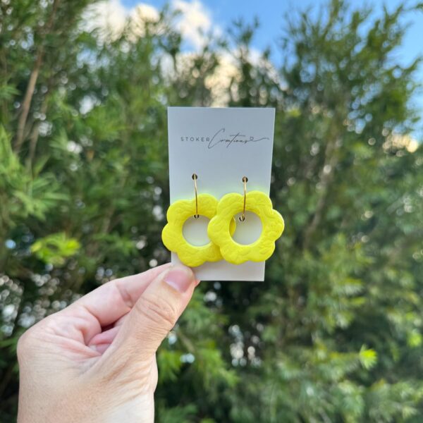 517591782_122120092550884696_7954232880408059294_n Daisy Daze Flower Hoops